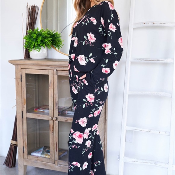 2 Pc Set Black Floral top & Bottom - Picture 3 of 11